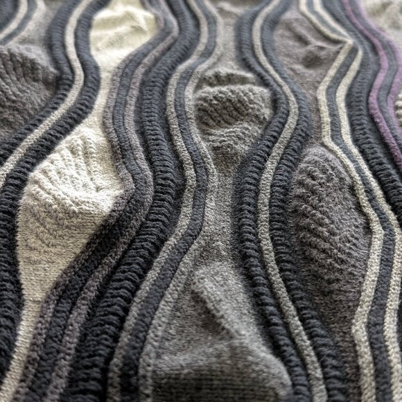 Tosani 3D Knit Sweater Made in Canada Size - Large - Picture 3 of 5